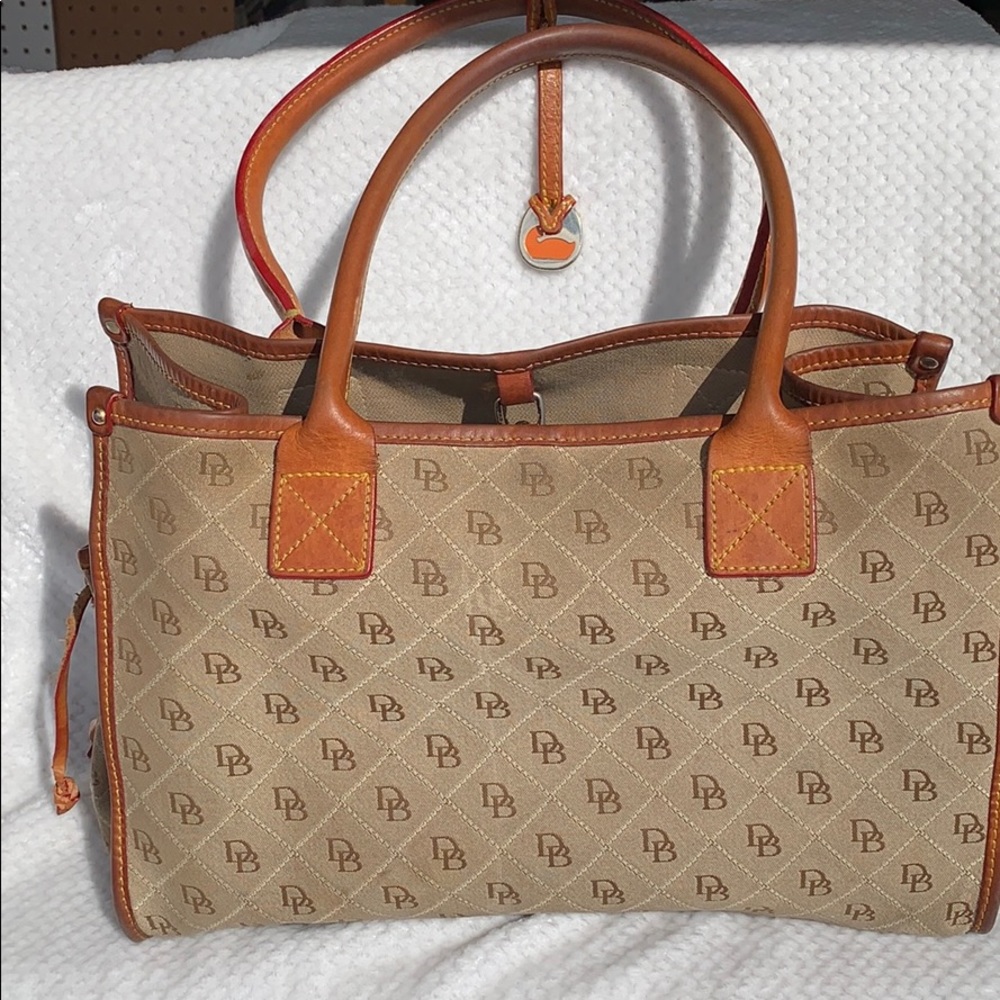Dooney & Bourke Handle bag